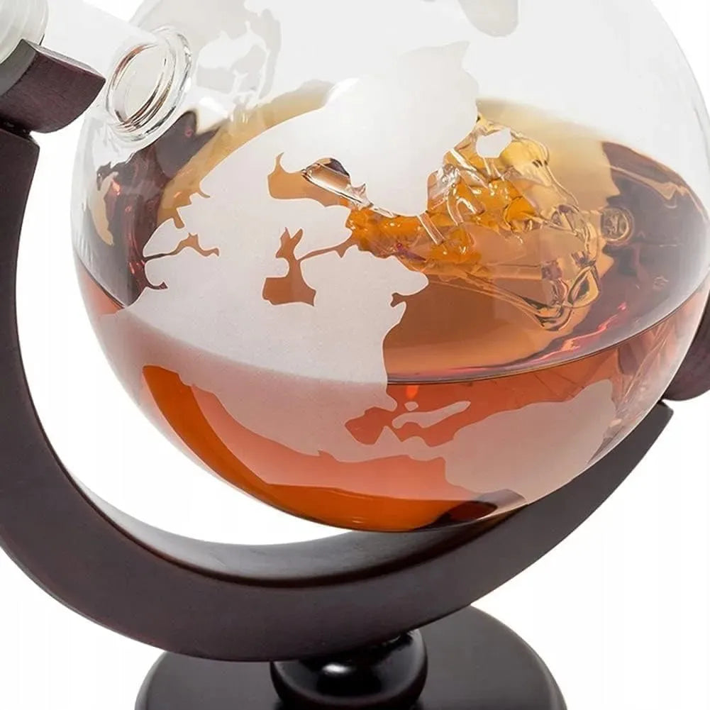 Around the World Whisky Decanter Set + 2 Glasses
